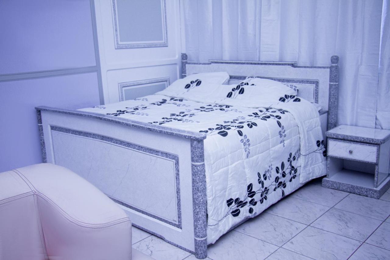 Hotel Amazone Котону Экстерьер фото